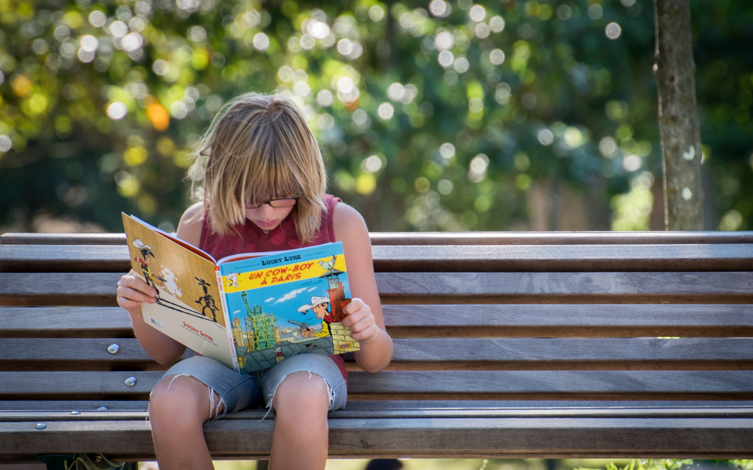 Reading players. Чтение летом. Книги для детей. Дети читают. Чтение летом дети.